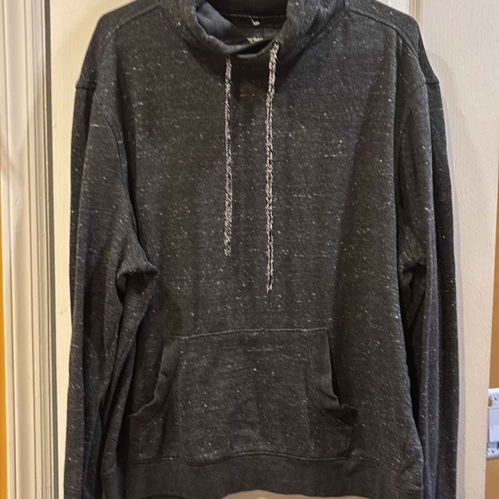 URBAN PIPELINE GREY SWEATSHIRT
HAS WHITE MARBLED DESIGN SIZE XL HOOD AND POCKET